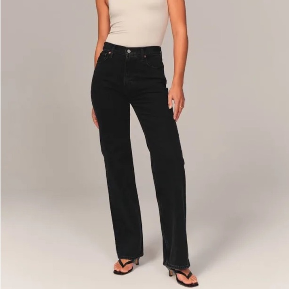 Black Abercrombie 90s Relaxed High Rise Jeans (Extra Short)